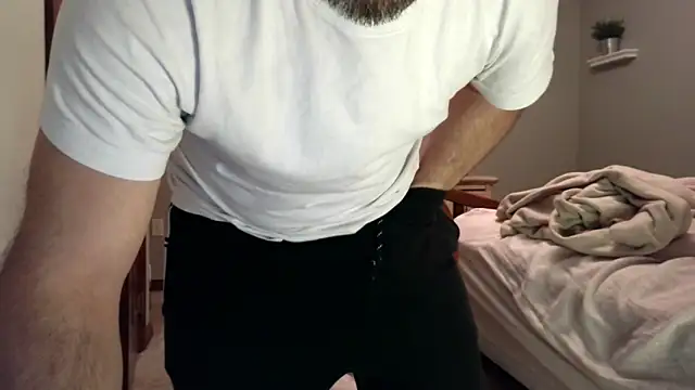 Snapshot of Troyt87 chatting on February 9, 5:49 am Troyt87 online show from February 9, 5:49 am