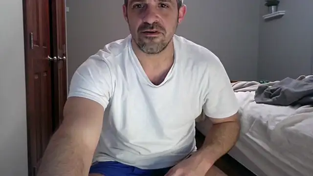 Snapshot of Troyt87 chatting on February 19, 6:21 am Troyt87 online show from February 19, 6:21 am