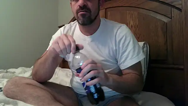 Snapshot of Troyt87 chatting on December 16, 6:17 am Troyt87 online show from December 16, 6:17 am