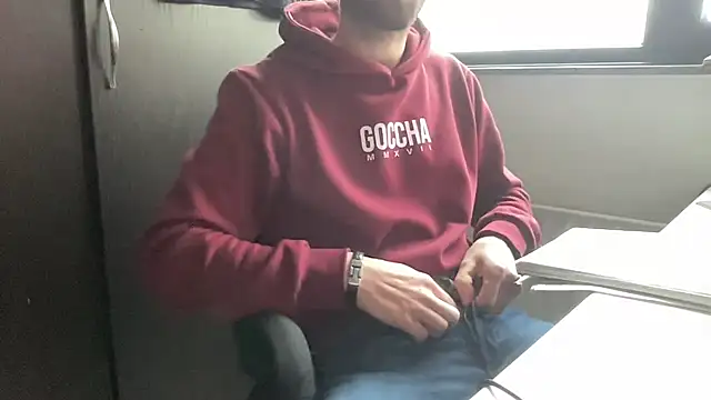 Snapshot of bullyboyy chatting on December 1, 1:56 pm bullyboyy online show from December 1, 1:56 pm