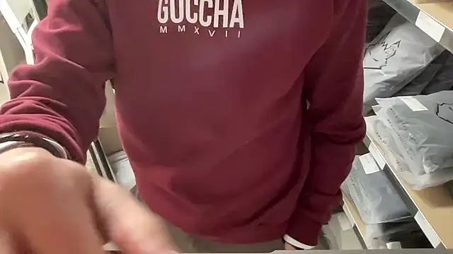 Snapshot of bullyboyy chatting on November 25, 7:36 pm bullyboyy online show from November 25, 7:36 pm