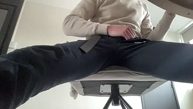 bullyboyy online show from January 8, 2:23 pm