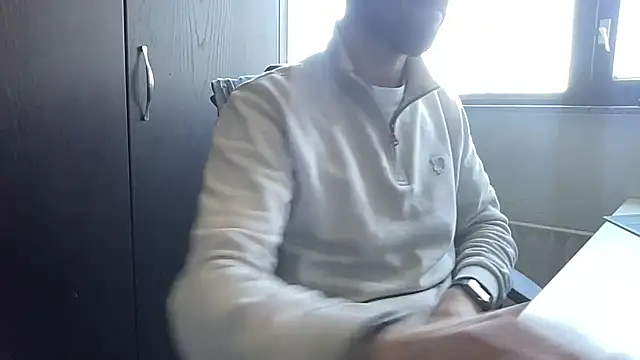 Snapshot of bullyboyy chatting on March 17, 12:04 pm bullyboyy online show from March 17, 12:04 pm