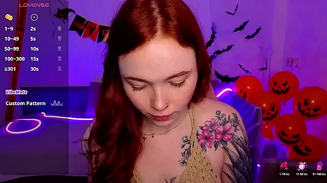 Snapshot of Maya_Light chatting on November 9, 1:42 am Maya Light online show from November 9, 1:42 am