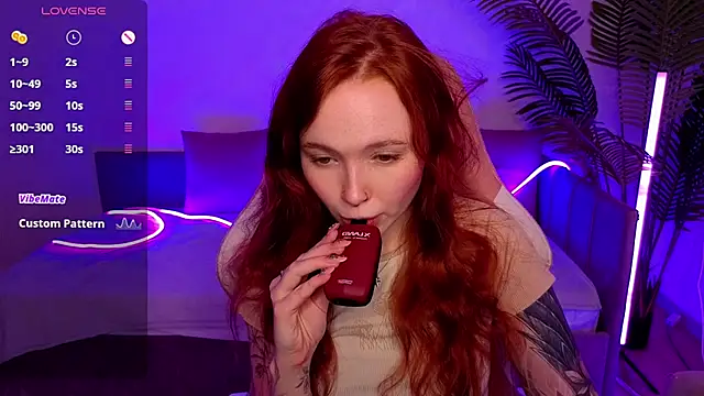 Snapshot of Maya_Light chatting on November 18, 8:28 am Maya Light online show from November 18, 8:28 am