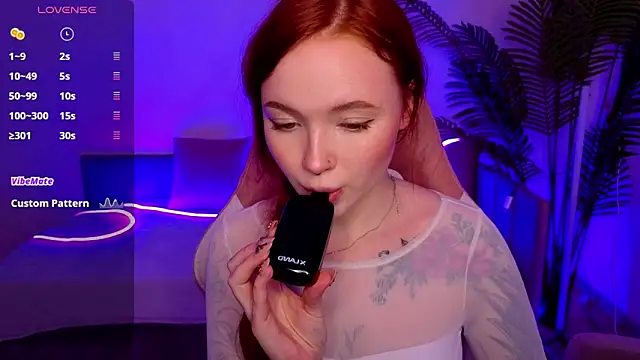 Snapshot of Maya_Light chatting on November 13, 8:29 am Maya Light online show from November 13, 8:29 am