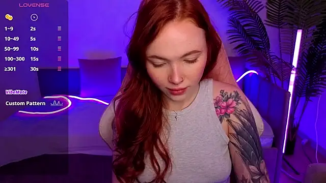 Snapshot of Maya_Light chatting on November 19, 1:49 am Maya Light online show from November 19, 1:49 am