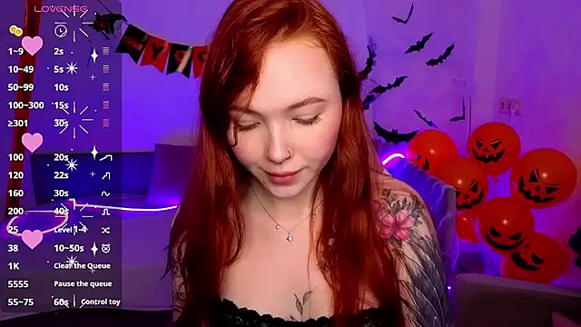 Snapshot of Maya_Light chatting on November 8, 9:02 am Maya Light online show from November 8, 9:02 am