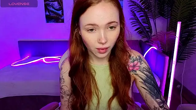 Snapshot of Maya_Light chatting on October 21, 2:00 am Maya Light online show from October 21, 2:00 am