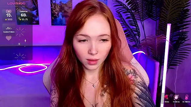 Snapshot of Maya_Light chatting on October 23, 2:10 am Maya Light online show from October 23, 2:10 am