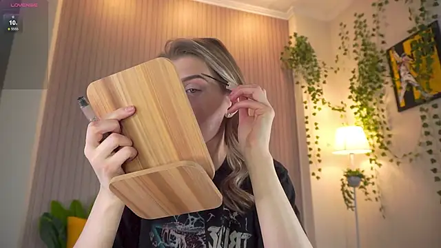 Snapshot of heartseduction chatting on February 27, 7:30 am heartseduction online show from February 27, 7:30 am