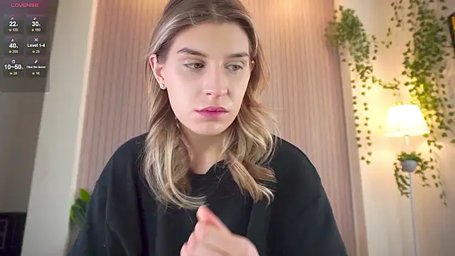 Snapshot of heartseduction chatting on February 22, 8:28 am heartseduction online show from February 22, 8:28 am