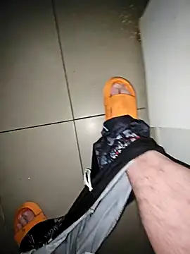 Snapshot of Usame_como_quieras chatting on November 11, 6:25 pm Usame como quieras online show from November 11, 6:25 pm