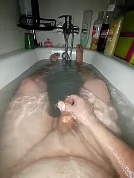 Snapshot of Usame_como_quieras chatting on November 9, 5:17 pm Usame como quieras online show from November 9, 5:17 pm