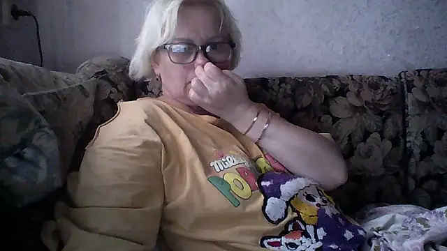 Snapshot of Mayya4321 chatting on June 3, 10:38 am Mayya4321 online show from June 3, 10:38 am
