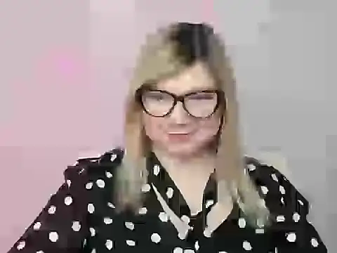 Snapshot of Lola_moree chatting on October 18, 11:56 am Lola moree online show from October 18, 11:56 am