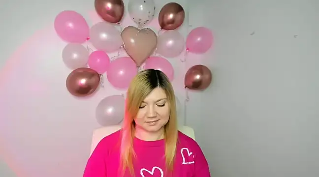 Snapshot of Lola_moree chatting on February 14, 12:25 pm Lola moree online show from February 14, 12:25 pm