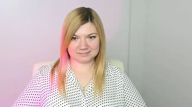 Snapshot of Lola_moree chatting on March 19, 12:23 pm Lola moree online show from March 19, 12:23 pm