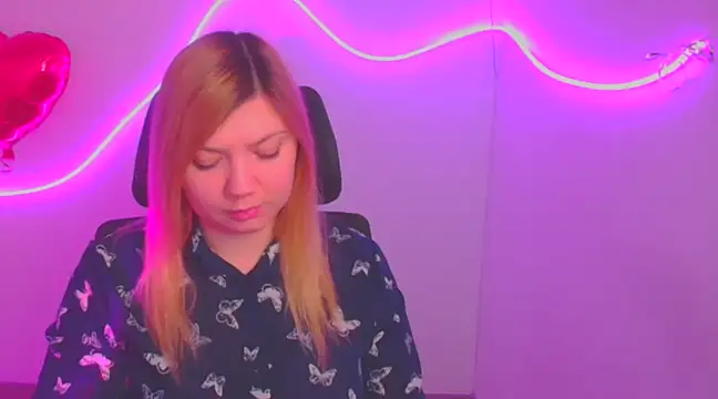 Snapshot of Lola_moree chatting on February 22, 6:39 am Lola moree online show from February 22, 6:39 am