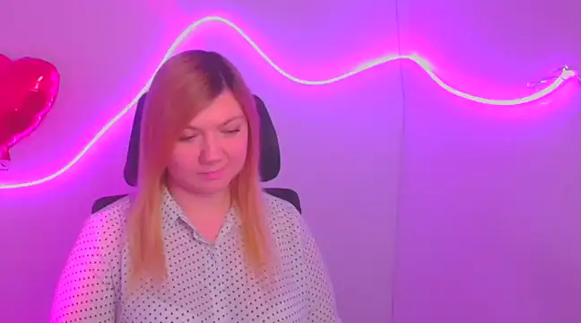 Snapshot of Lola_moree chatting on February 21, 1:00 pm Lola moree online show from February 21, 1:00 pm