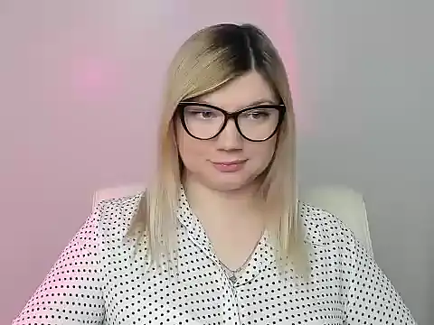 Snapshot of Lola_moree chatting on October 19, 11:46 am Lola moree online show from October 19, 11:46 am