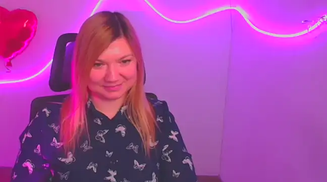 Snapshot of Lola_moree chatting on February 22, 9:45 am Lola moree online show from February 22, 9:45 am