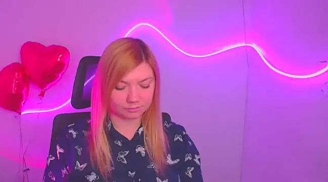 Snapshot of Lola_moree chatting on March 5, 12:22 pm Lola moree online show from March 5, 12:22 pm