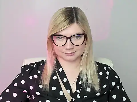 Snapshot of Lola_moree chatting on October 27, 12:50 pm Lola moree online show from October 27, 12:50 pm