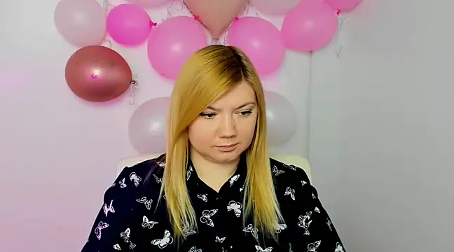 Snapshot of Lola_moree chatting on February 25, 12:38 pm Lola moree online show from February 25, 12:38 pm