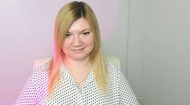 Snapshot of Lola_moree chatting on March 19, 3:29 pm Lola moree online show from March 19, 3:29 pm