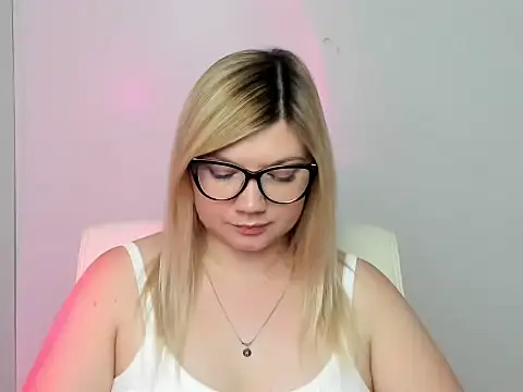 Snapshot of Lola_moree chatting on September 9, 11:52 am Lola moree online show from September 9, 11:52 am