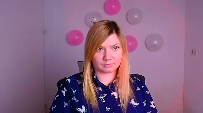 Snapshot of Lola_moree chatting on February 17, 12:38 pm Lola moree online show from February 17, 12:38 pm