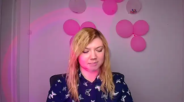 Snapshot of Lola_moree chatting on February 26, 12:38 pm Lola moree online show from February 26, 12:38 pm