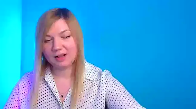 Snapshot of Lola_moree chatting on March 15, 3:48 pm Lola moree online show from March 15, 3:48 pm