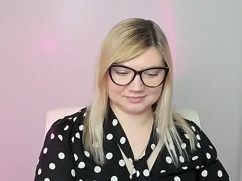 Snapshot of Lola_moree chatting on October 29, 12:48 pm Lola moree online show from October 29, 12:48 pm