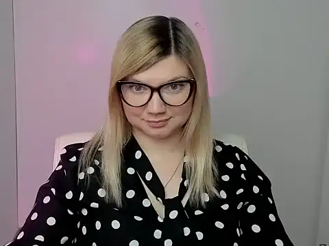 Snapshot of Lola_moree chatting on October 10, 5:36 pm Lola moree online show from October 10, 5:36 pm