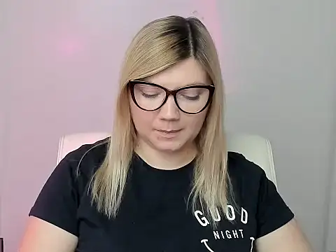 Snapshot of Lola_moree chatting on September 30, 11:49 am Lola moree online show from September 30, 11:49 am