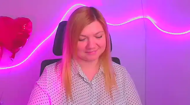 Snapshot of Lola_moree chatting on March 10, 12:17 pm Lola moree online show from March 10, 12:17 pm