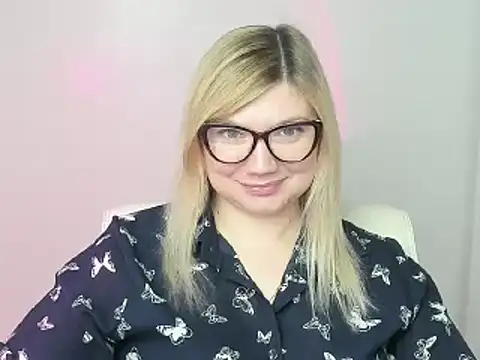 Snapshot of Lola_moree chatting on November 4, 1:04 pm Lola moree online show from November 4, 1:04 pm