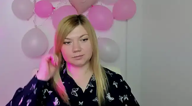 Snapshot of Lola_moree chatting on March 9, 12:20 pm Lola moree online show from March 9, 12:20 pm