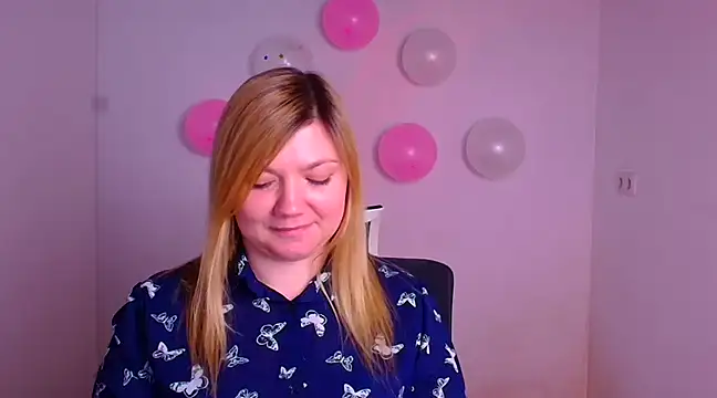 Snapshot of Lola_moree chatting on February 17, 3:44 pm Lola moree online show from February 17, 3:44 pm