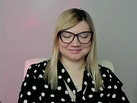 Snapshot of Lola_moree chatting on October 9, 5:46 pm Lola moree online show from October 9, 5:46 pm