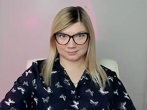 Snapshot of Lola_moree chatting on October 8, 6:08 pm Lola moree online show from October 8, 6:08 pm