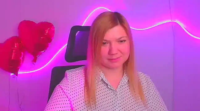 Snapshot of Lola_moree chatting on March 10, 3:20 pm Lola moree online show from March 10, 3:20 pm