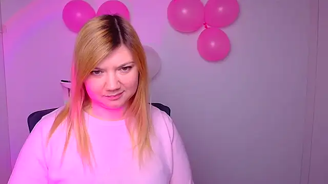 Snapshot of Lola_moree chatting on February 12, 12:44 pm Lola moree online show from February 12, 12:44 pm