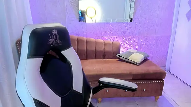 miss isabella m online show from June 16, 1:00 pm