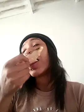 Zaira Rose  online show from March 8, 6:00 pm