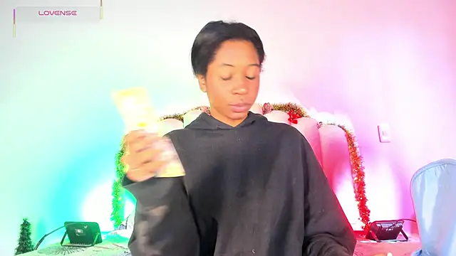 Zaira Rose  online show from November 30, 1:45 pm