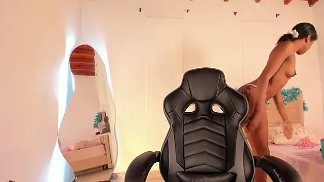 Zaira Rose  online show from December 18, 1:59 pm