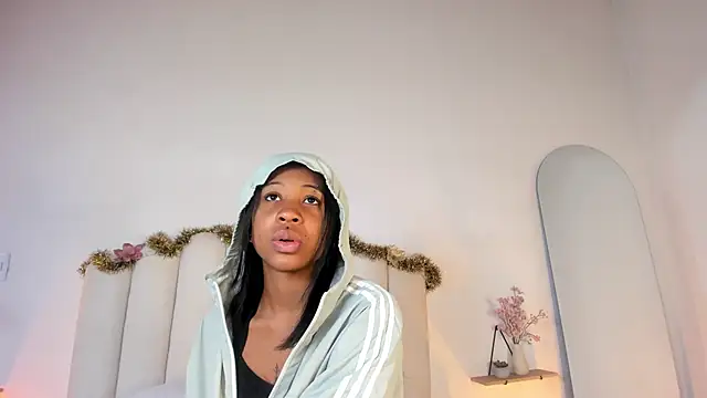 Zaira Rose  online show from December 17, 1:05 pm